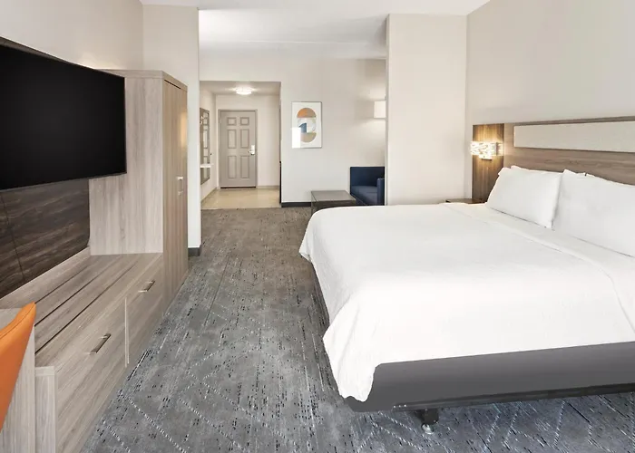Express & Chicago West-o'hare Arpt Area By Ihg