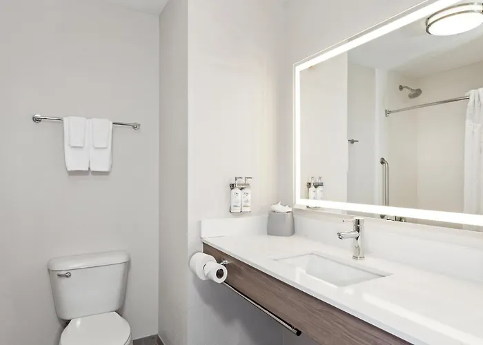 Express & Chicago West-o'hare Arpt Area By Ihg Hotel